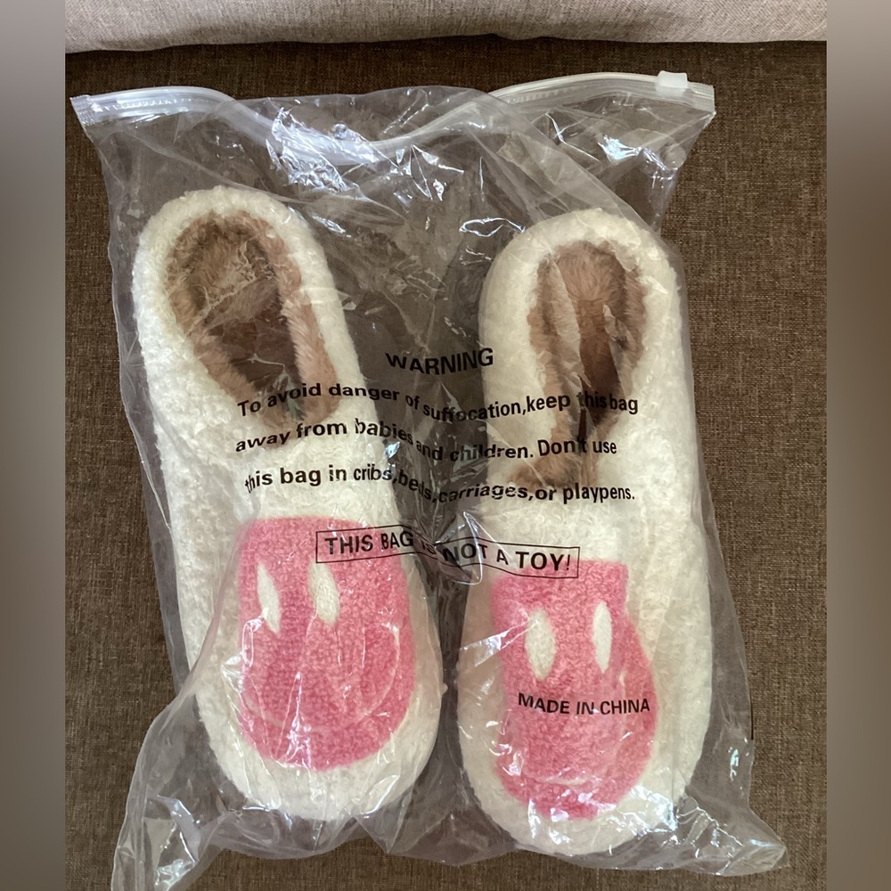 White&Pink Smiley Face Slippers